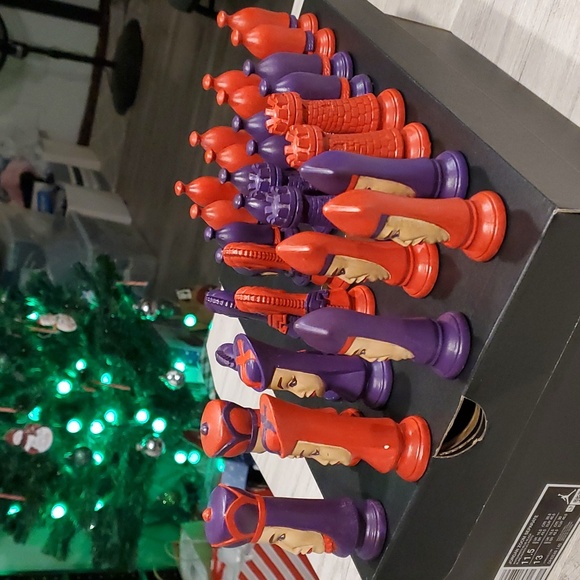 Vintage hand Painted Ceramic Chess Set By Duncan. - Picture 8 of 13